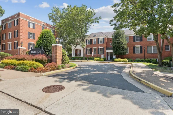 $324,900 | 610 Bashford Lane, Unit 1301, Alexandria, VA 22314