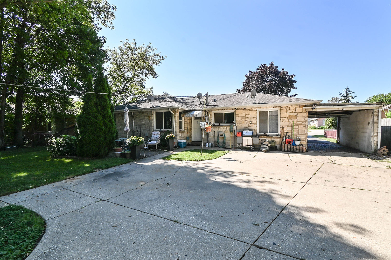 1641 Jackson Street North Chicago, IL 60064 - Photo 26 of 29