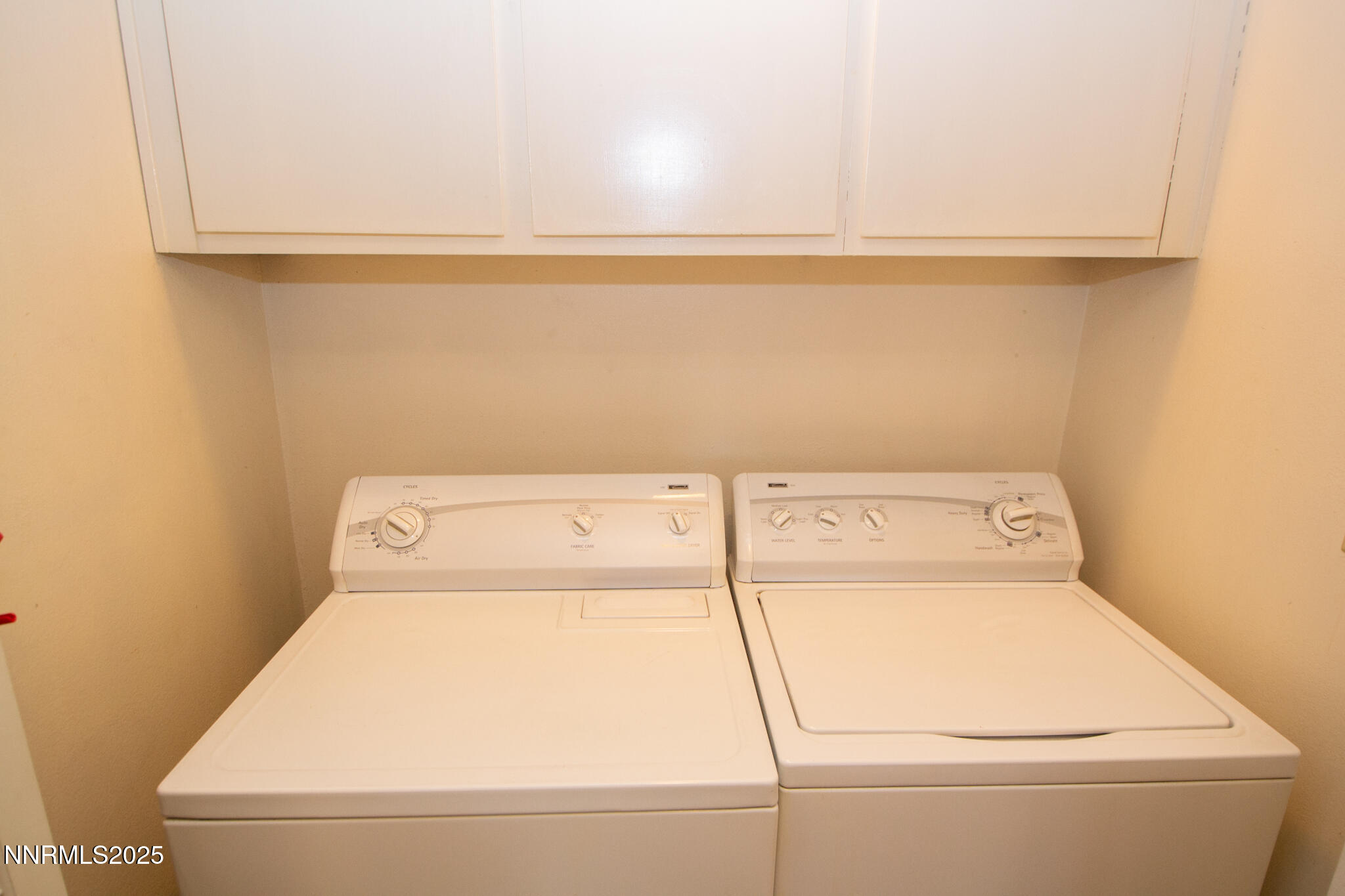 2127 Roundhouse Road Sparks, NV 89431 - Photo 17 of 20 a utility room with dryer and washer
