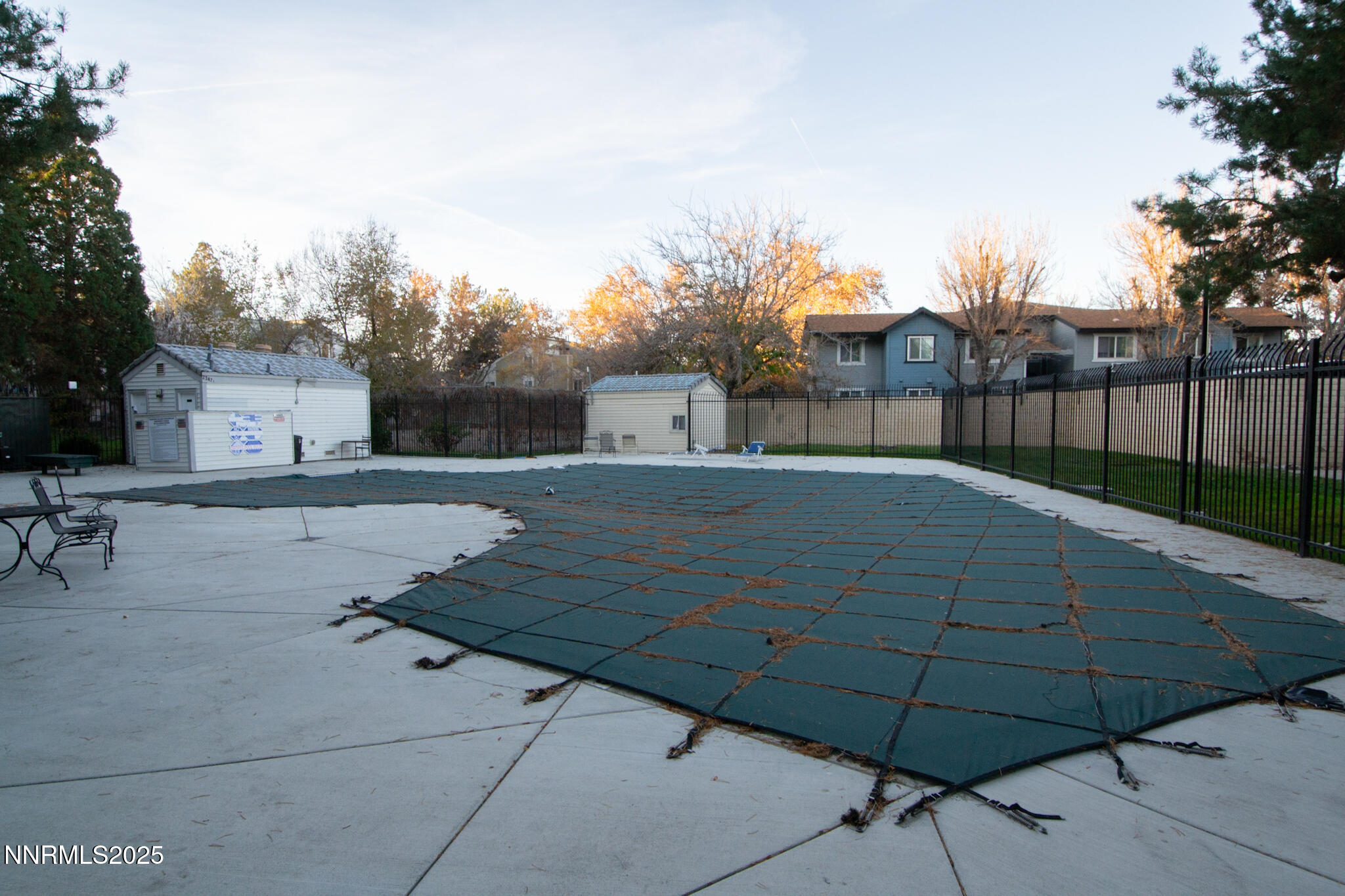2127 Roundhouse Road Sparks, NV 89431 - Photo 19 of 20 a backyard of a house with table and chairs