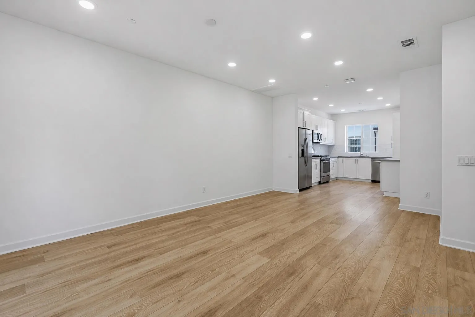 4366 Pacifica Way, Unit 3 Oceanside, CA 92056 - Photo 3 of 48 Living Room