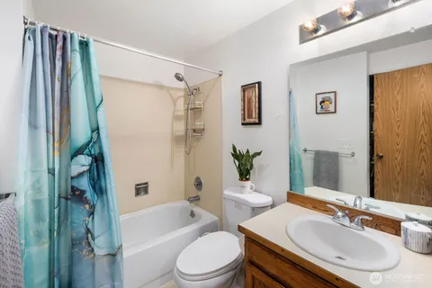 $295,000 | 75 Northwest Columbia Drive, Unit A103, Oak Harbor, WA 98277