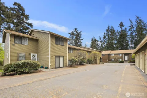 $295,000 | 75 Northwest Columbia Drive, Unit A103, Oak Harbor, WA 98277