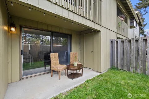 $295,000 | 75 Northwest Columbia Drive, Unit A103, Oak Harbor, WA 98277