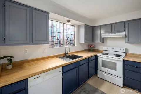 $295,000 | 75 Northwest Columbia Drive, Unit A103, Oak Harbor, WA 98277