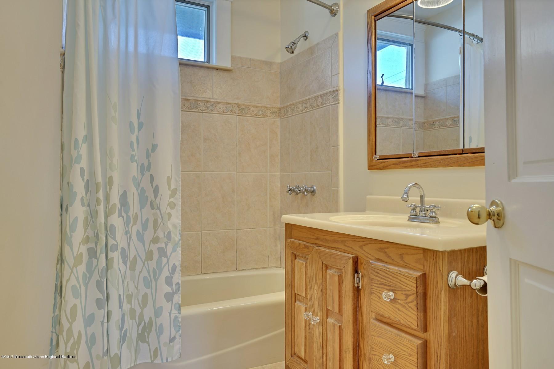 806 Ocean Road Spring Lake Heights, NJ 07762 - Photo 15 of 33 Full bath