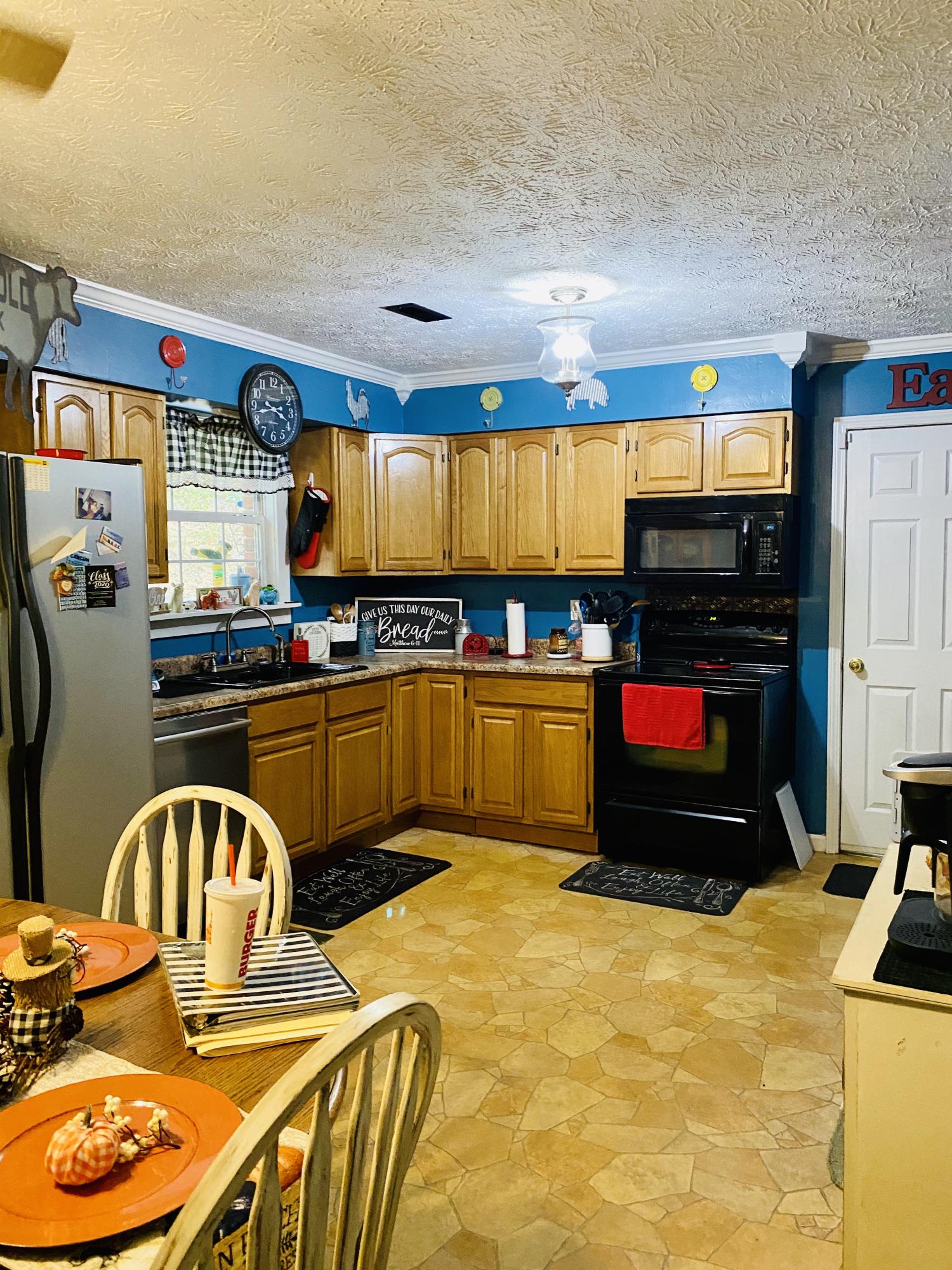 226 Parliament Road Harrogate, TN 37752 - Photo 2 of 14 9255722F-C6A0-42B2-8A7B-C8DF713BD898
