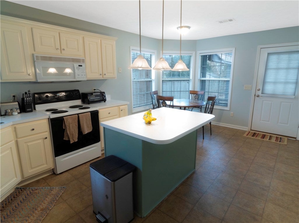 938 Stage Road Auburn, AL 36830 - Photo 5 of 12 Gallery Image 5