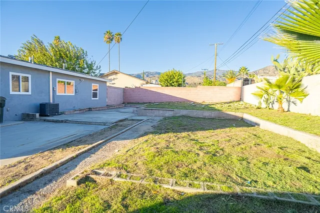 a view of an house with a backyard