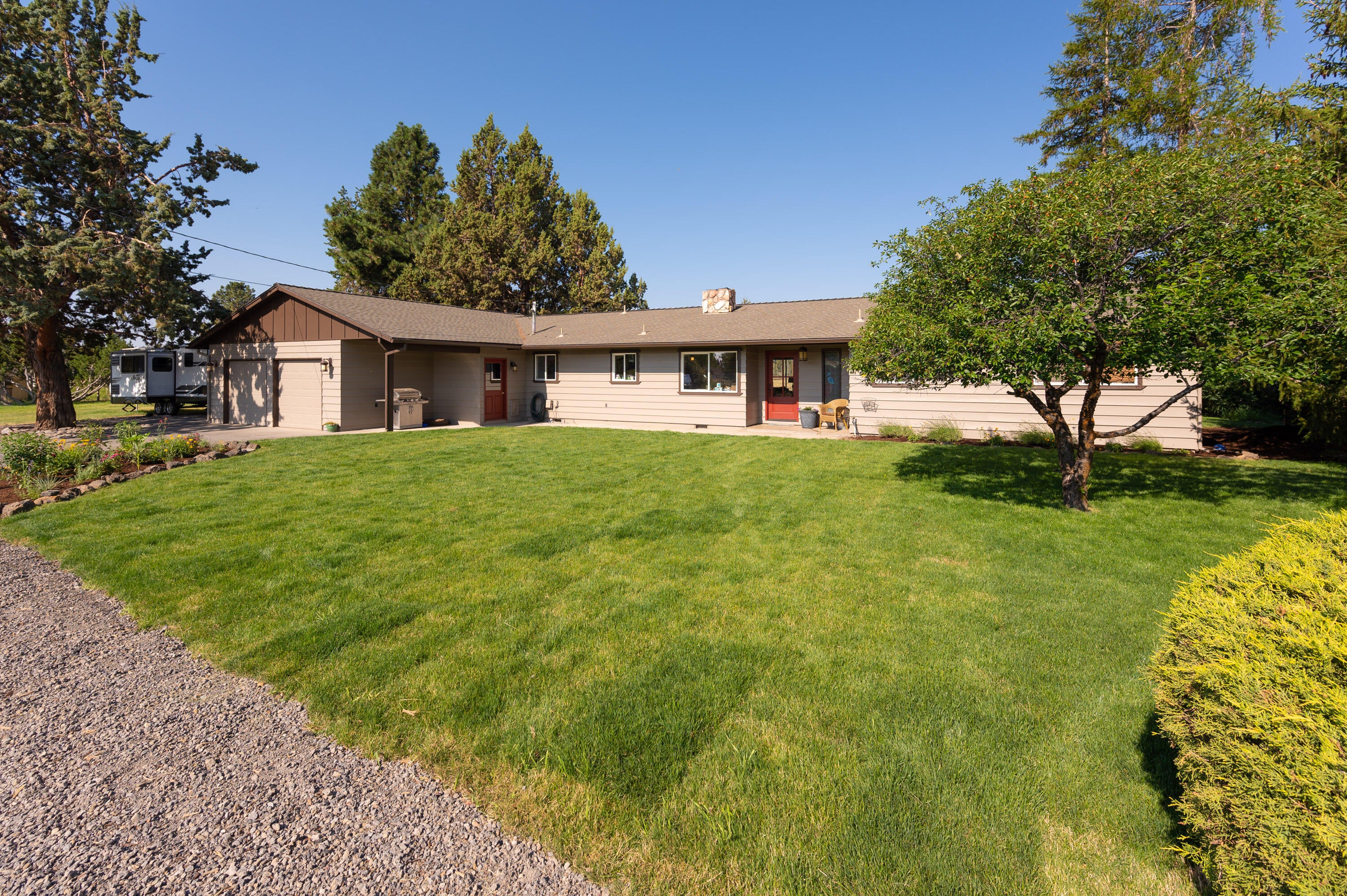 61365 Ward Road Bend, OR 97702 - Photo 4 of 71 TPark_6032_072622
