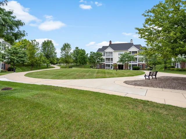 $1,690 | 846 West Summerfield Gln Circle, Ann Arbor, MI 48103