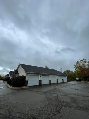 $1,690 | 846 West Summerfield Gln Circle, Ann Arbor, MI 48103