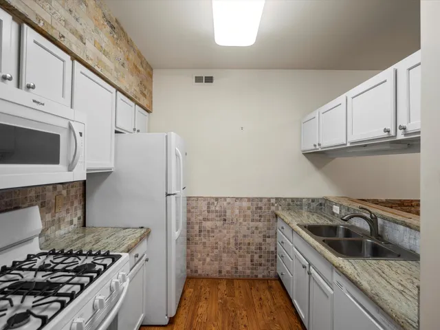 $1,690 | 846 West Summerfield Gln Circle, Ann Arbor, MI 48103