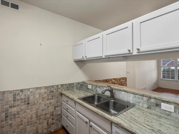 $1,690 | 846 West Summerfield Gln Circle, Ann Arbor, MI 48103