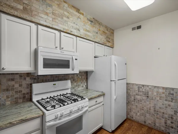 $1,690 | 846 West Summerfield Gln Circle, Ann Arbor, MI 48103