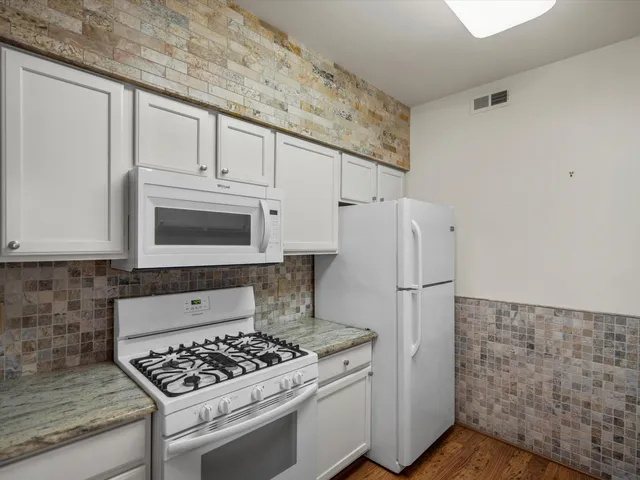 $1,690 | 846 West Summerfield Gln Circle, Ann Arbor, MI 48103