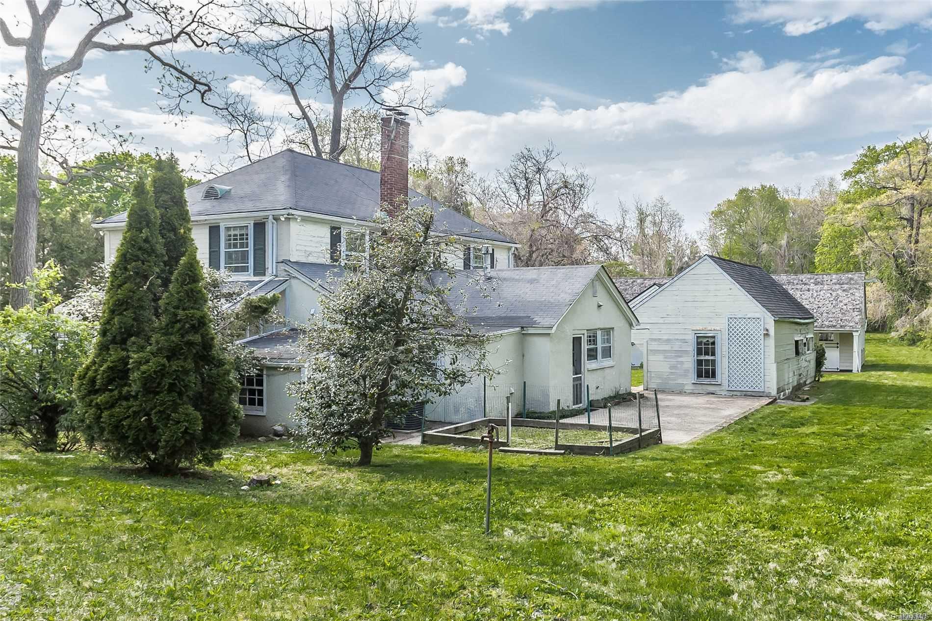 171 Middle Neck Road Sands Point, NY 11050 - Photo 1 of 1 Southern Facing Front