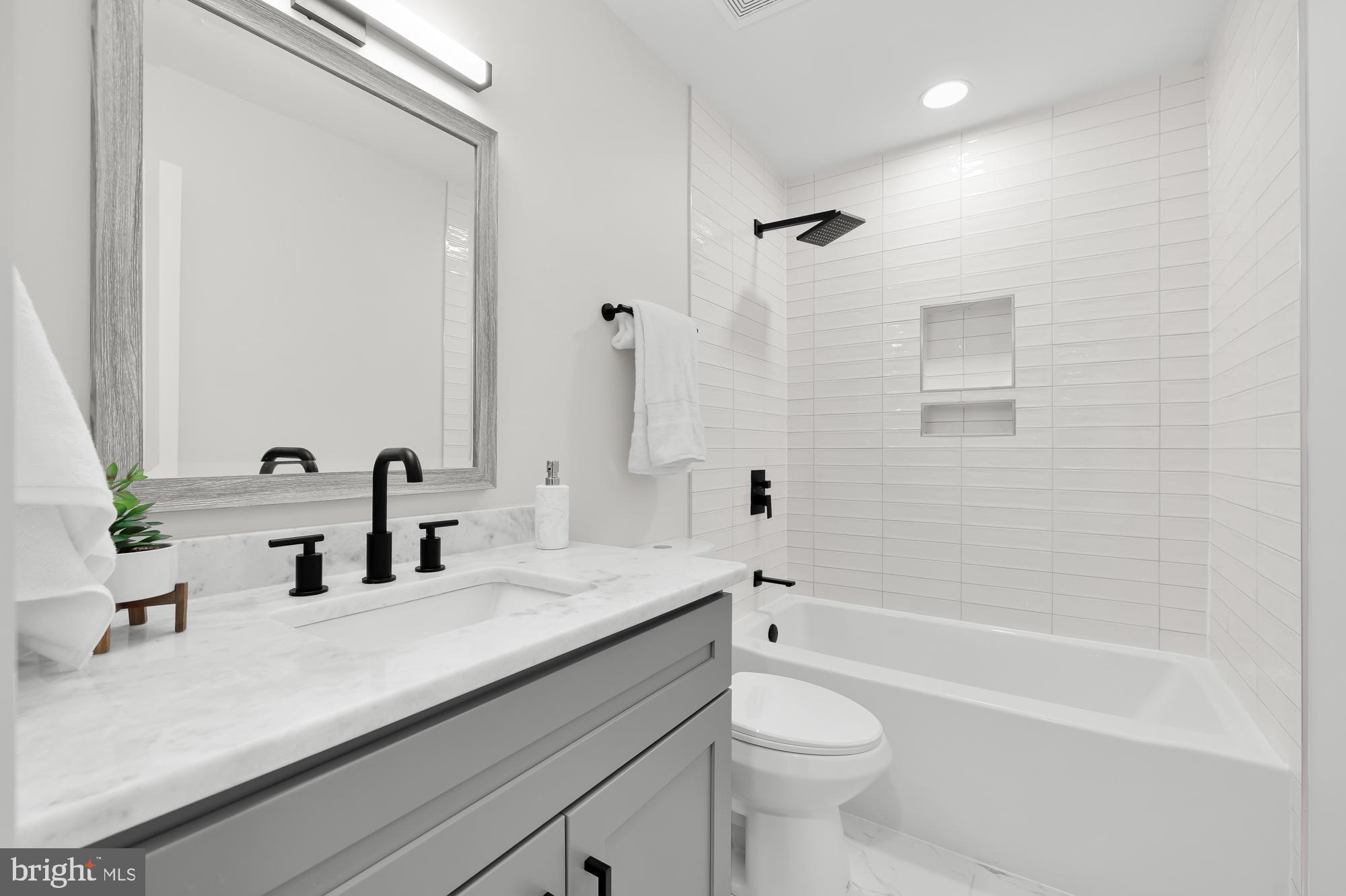 1644 Park Road Northwest, Unit A Washington, DC 20010 - Photo 29 of 37 Bathroom