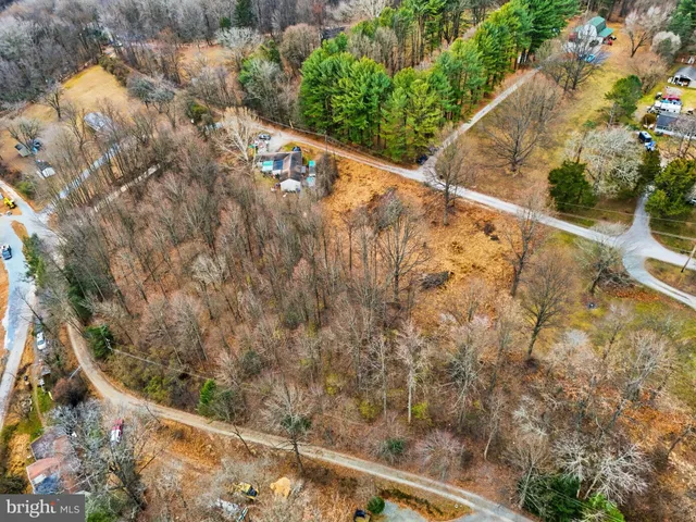 a view of a small yard