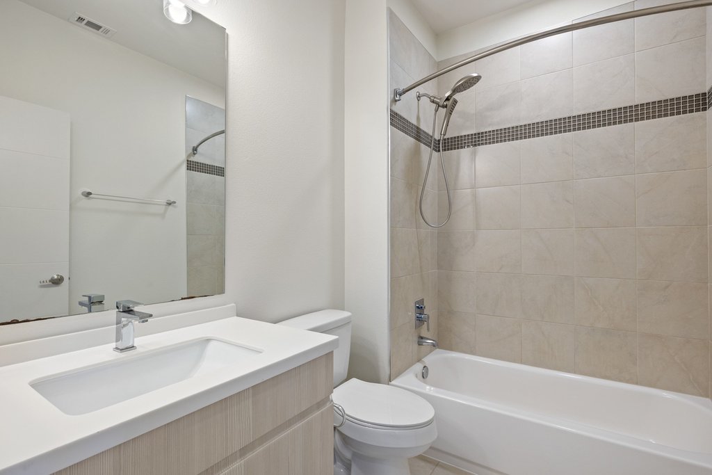 7805 Cooper Lane, Unit 401 Austin, TX 78745 - Photo 19 of 33 2nd upstairs en suite bathroom