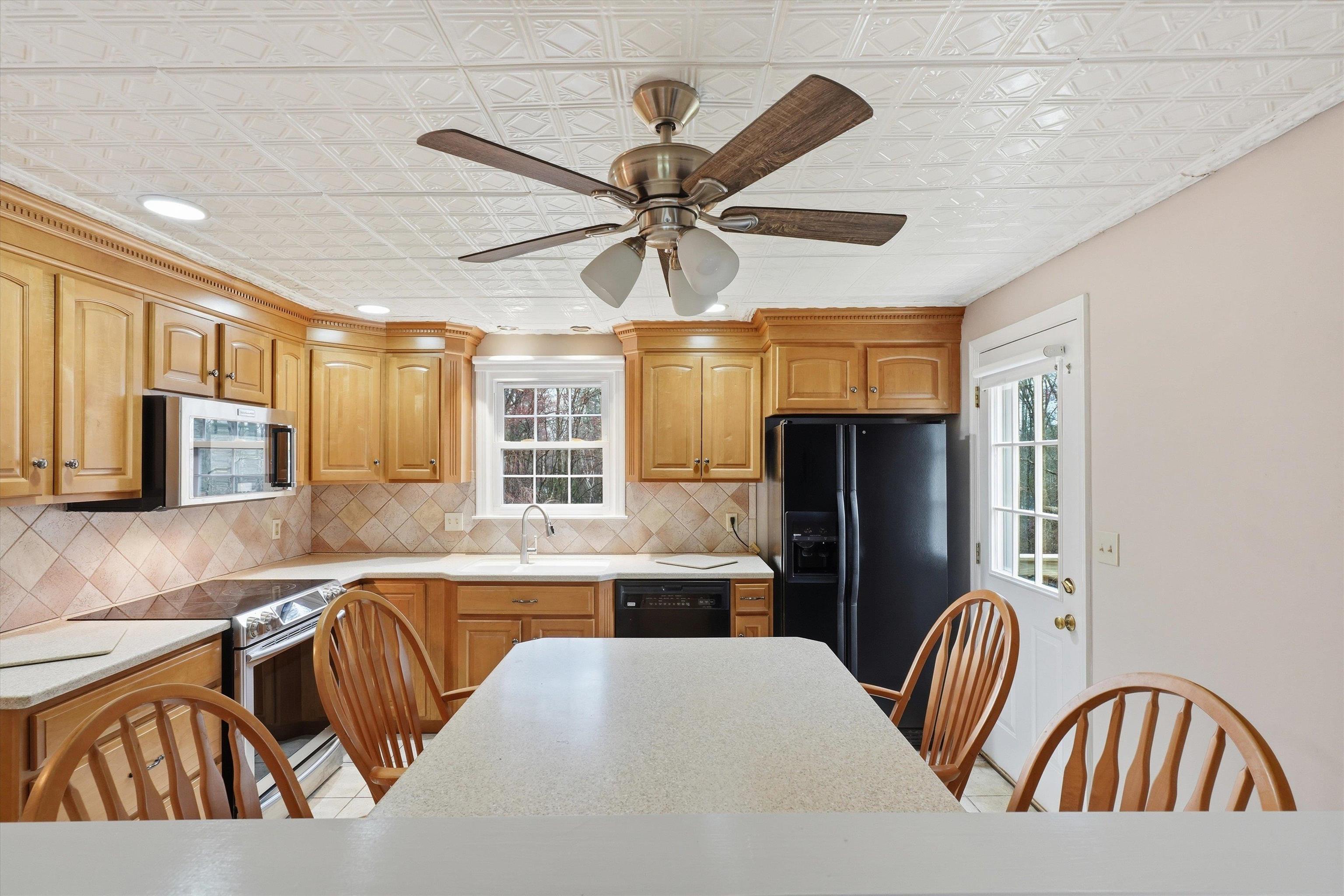 24 Fordway Extension Windham, NH 03087 - Photo 11 of 43