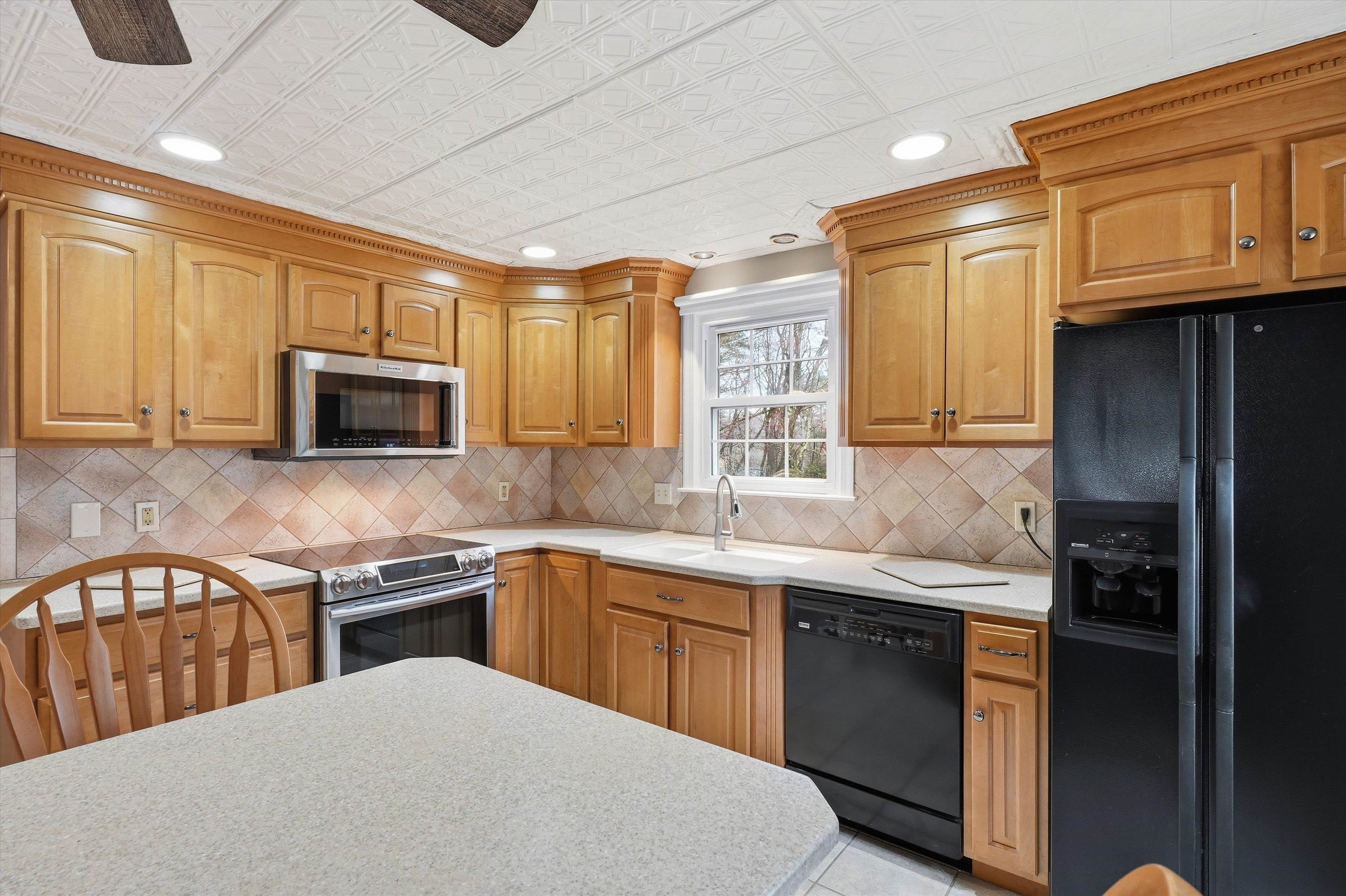 24 Fordway Extension Windham, NH 03087 - Photo 12 of 43