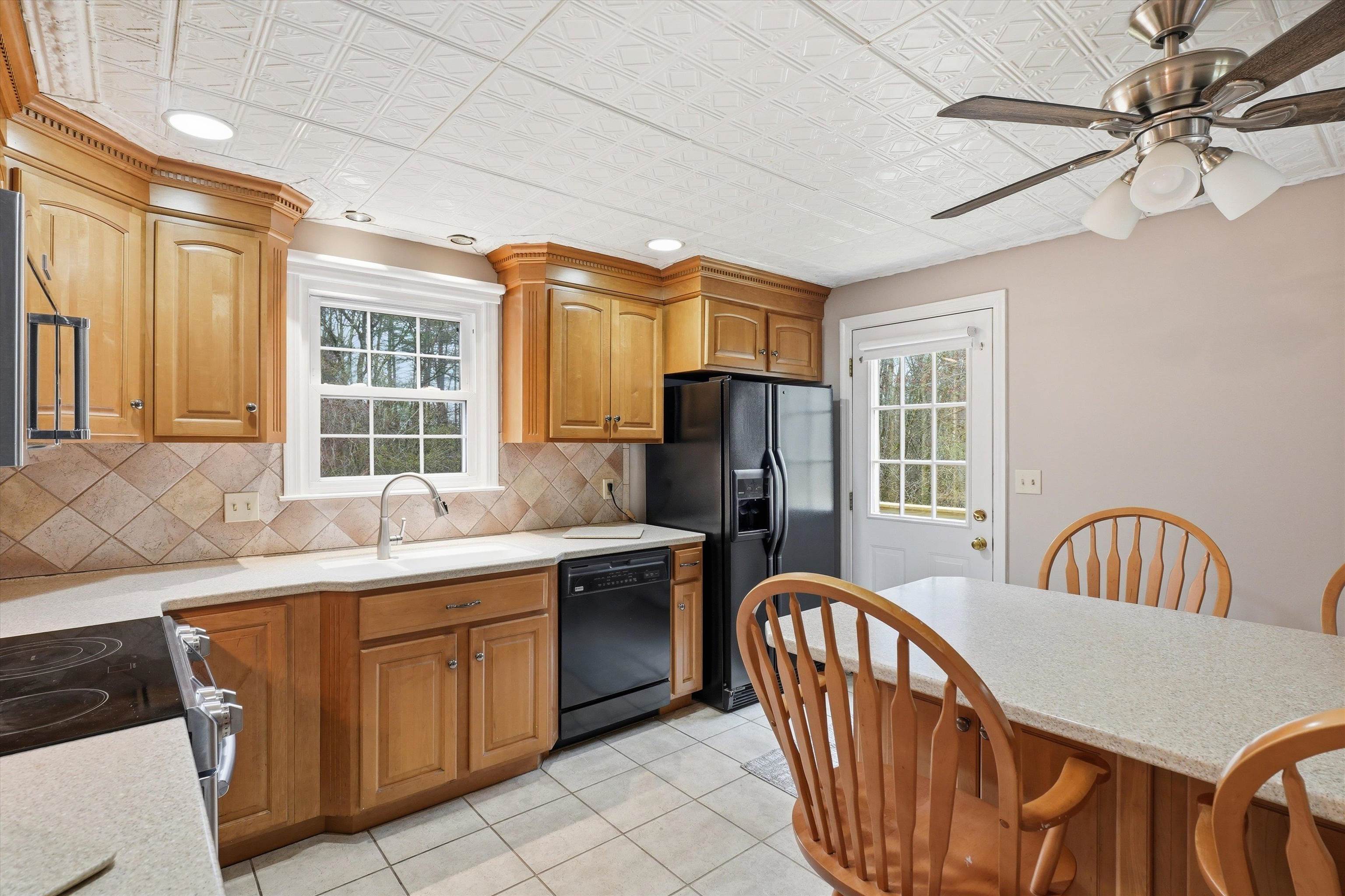 24 Fordway Extension Windham, NH 03087 - Photo 8 of 43