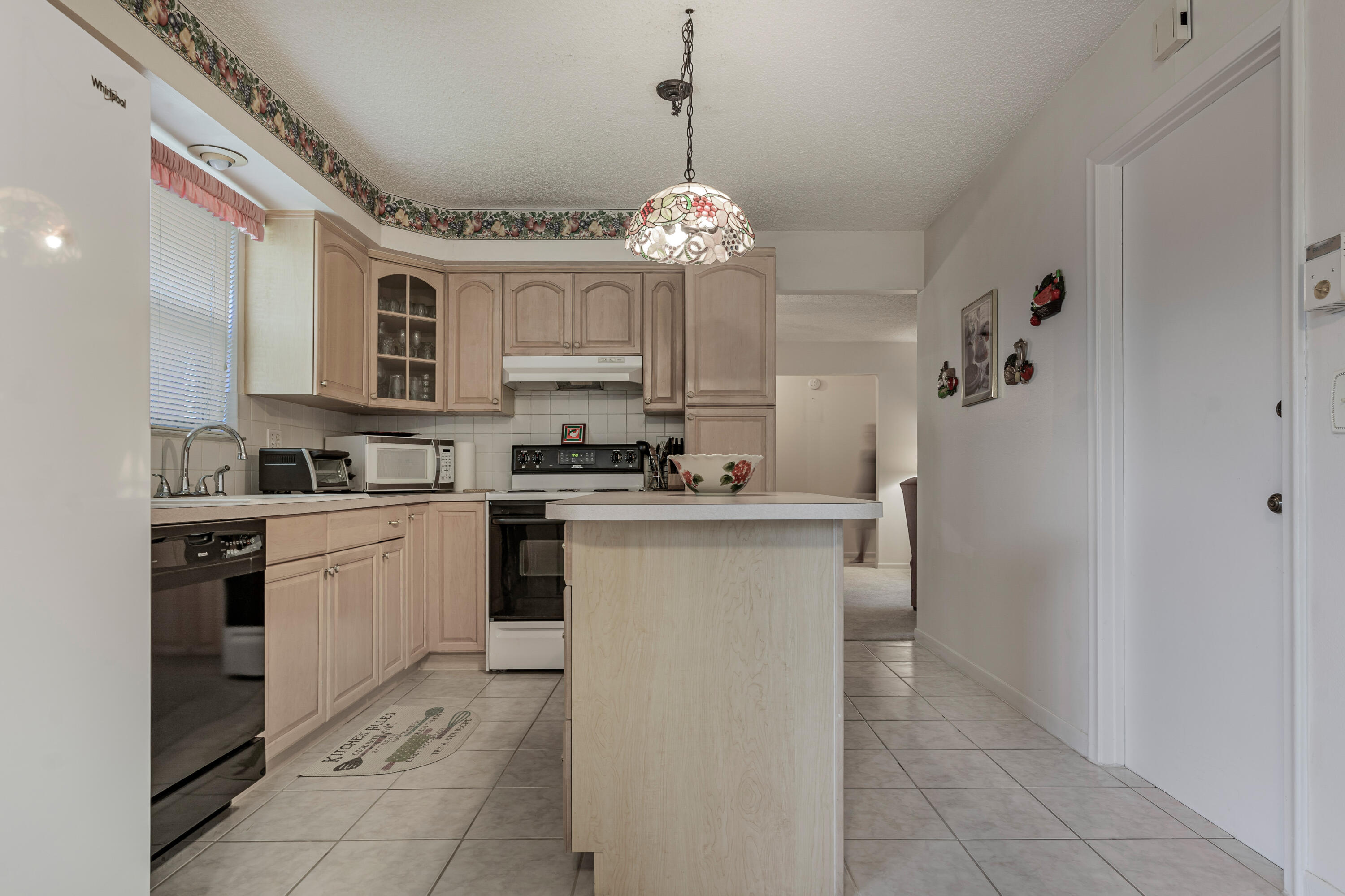 10710 Eureka Street Boca Raton, FL 33428 - Photo 10 of 26 Kitchen