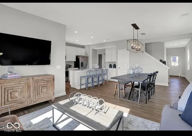 $2,195 | 15219 Farrington Way, Fishers, IN 46037