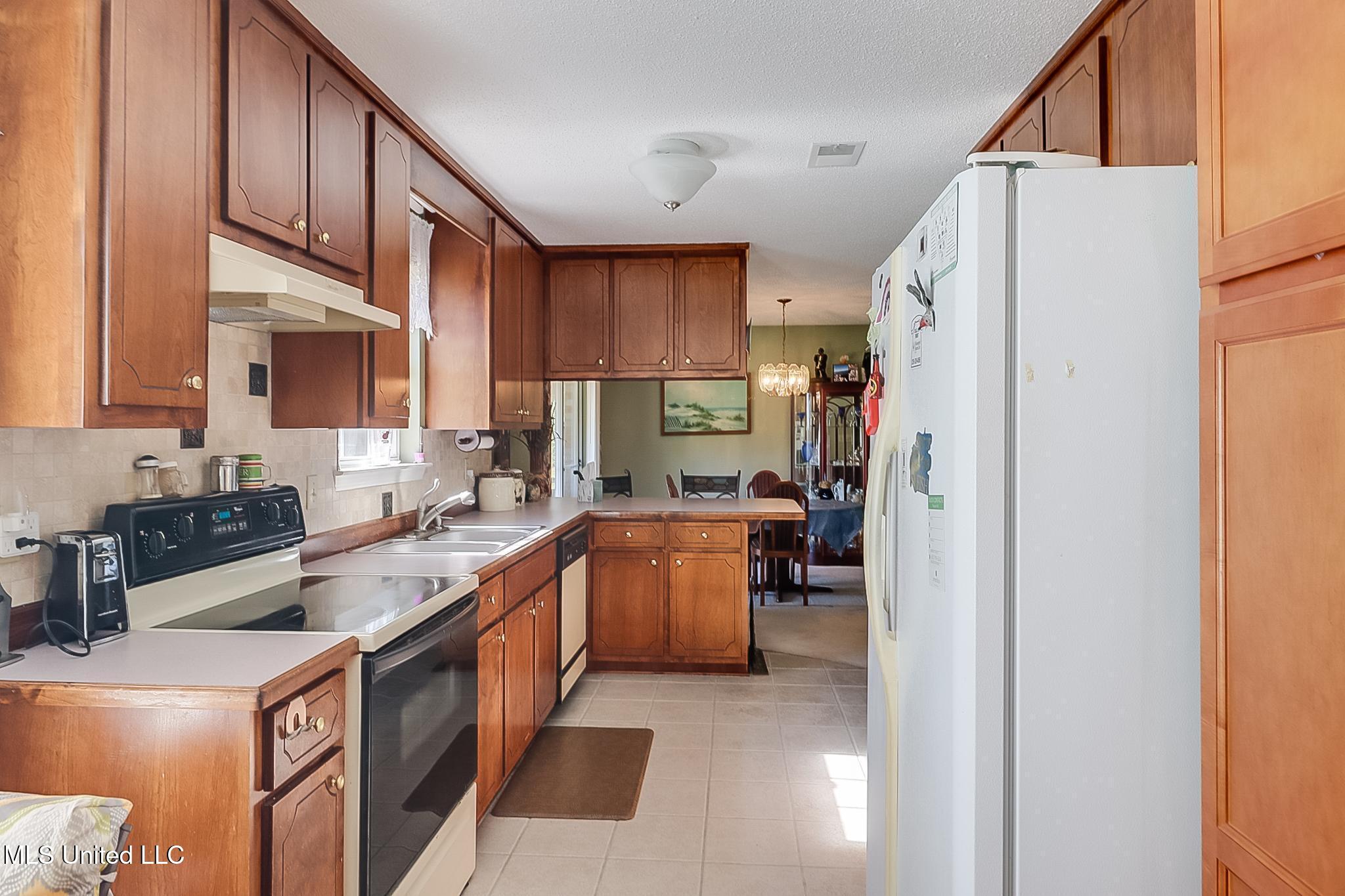 26193 Elmer Ladner Road Pass Christian, MS 39571 - Photo 8 of 27 Kitchen