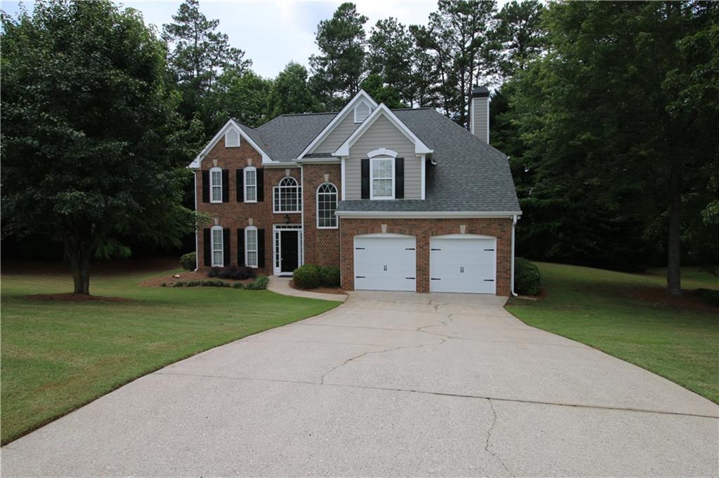 Beautiful Traditional Home located near City