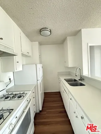 $1,750 | 145 South Mariposa Avenue, Unit 302, Los Angeles, CA 90004