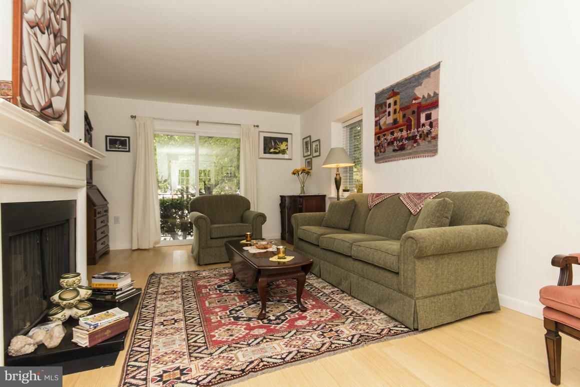 1916 Greenberry Road Baltimore, MD 21209 - Photo 12 of 29 Living Room