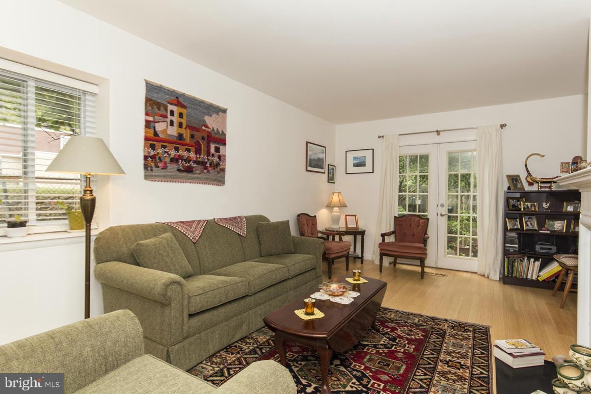1916 Greenberry Road Baltimore, MD 21209 - Photo 13 of 29 Living Room