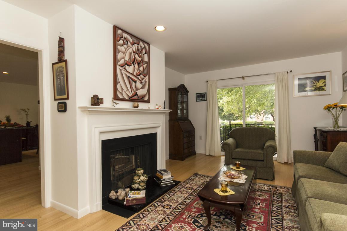 1916 Greenberry Road Baltimore, MD 21209 - Photo 14 of 29 Living Room