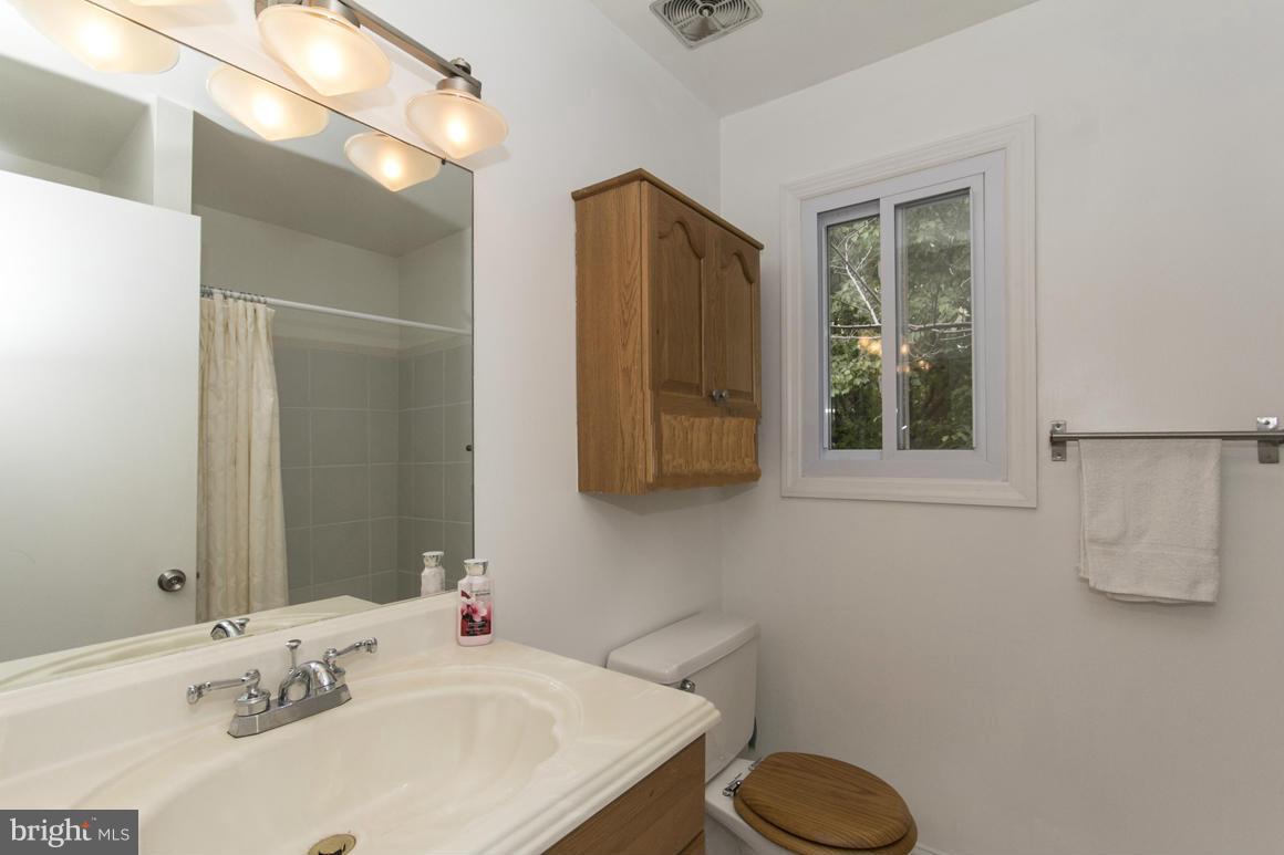 1916 Greenberry Road Baltimore, MD 21209 - Photo 22 of 29 Bath (Master)