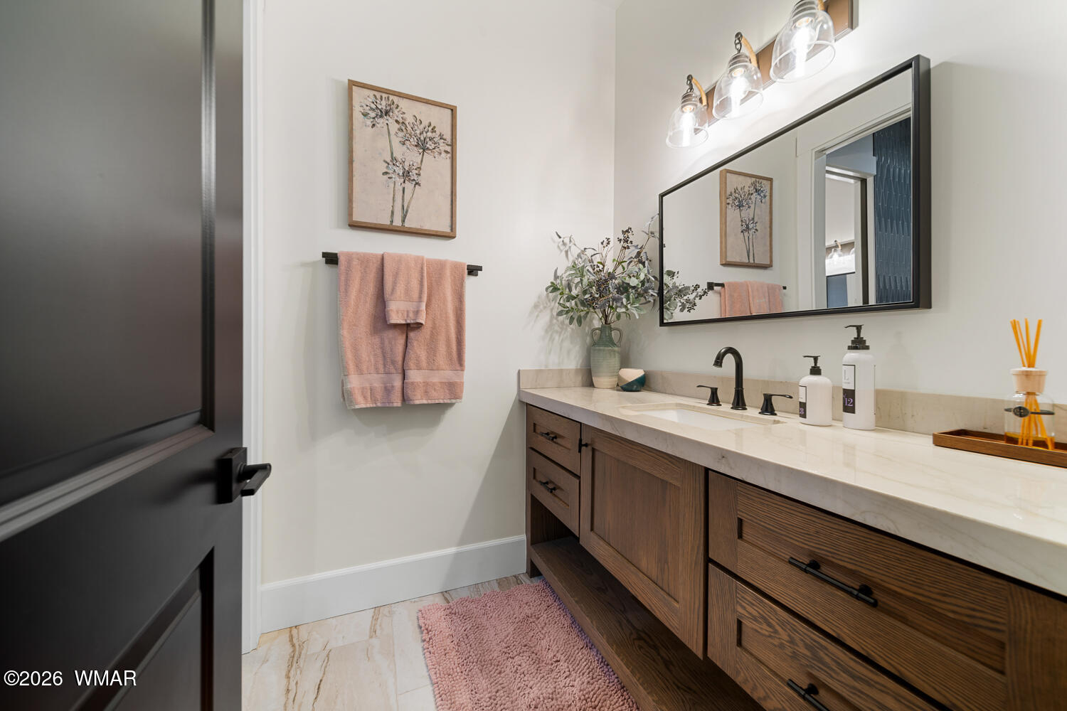 512 Fieldy Road Show Low, AZ 85901 - Photo 54 of 128 Elegant Shared Bathrooms