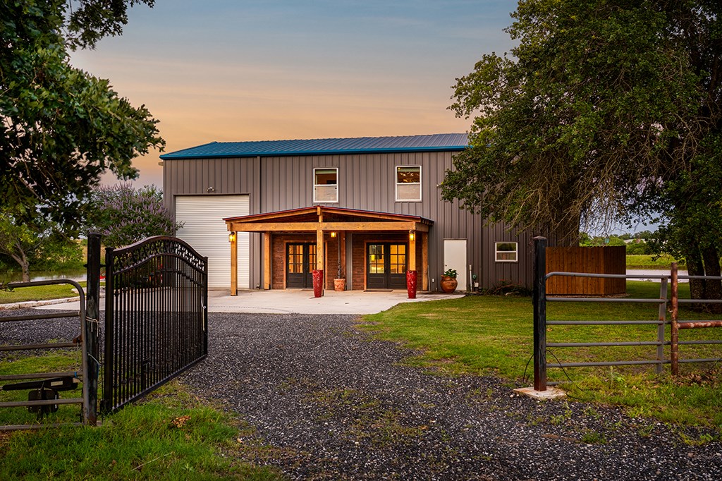 646 Victor Eckhardt Road Fredericksburg, TX 78624 - Photo 3 of 60