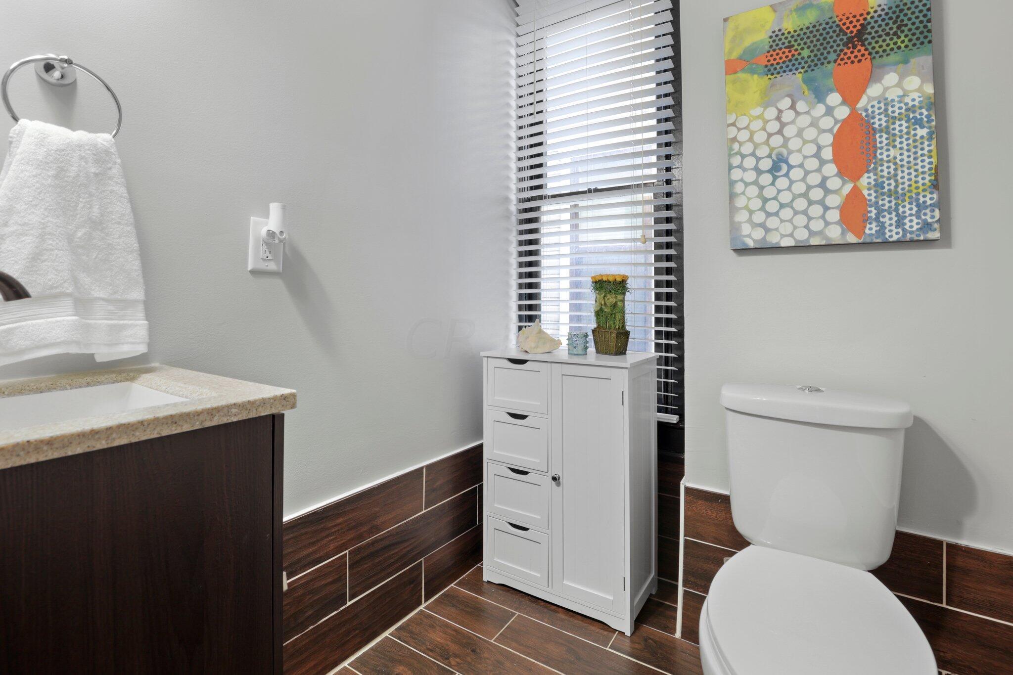 1518 Bryden Road Columbus, OH 43205 - Photo 17 of 41 Half Bath