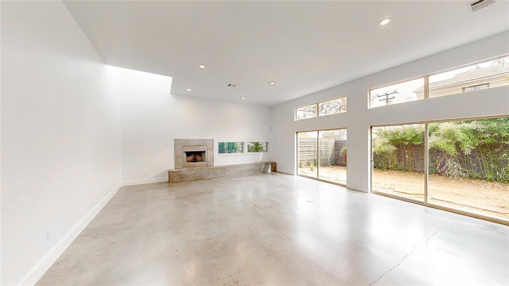 2211 North Fitzhugh Ave