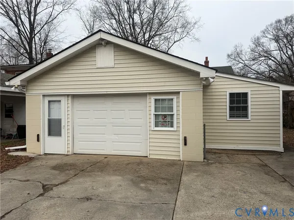 $2,100 | 211 Jefferson Avenue, Colonial Heights, VA 23834