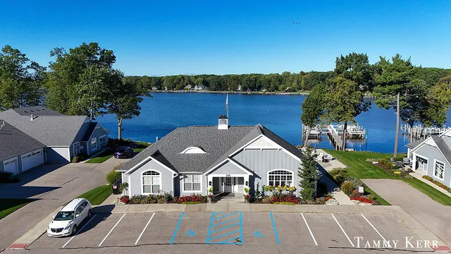 $929,000 | 197 Janes View Drive, Holland, MI 49424