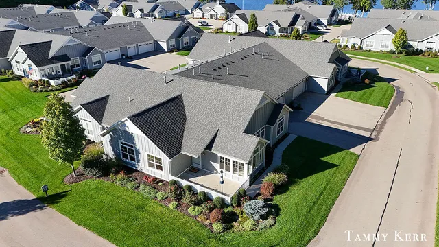 $929,000 | 197 Janes View Drive, Holland, MI 49424