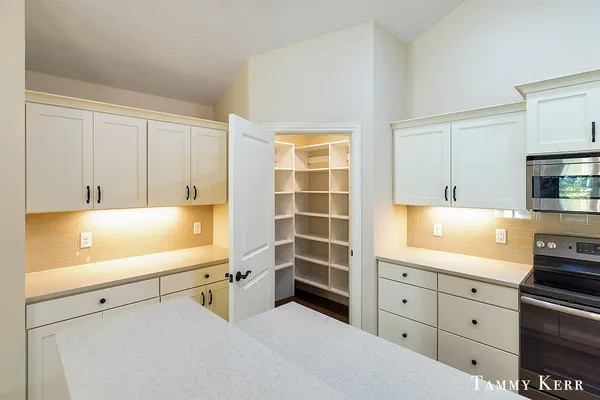 $929,000 | 197 Janes View Drive, Holland, MI 49424