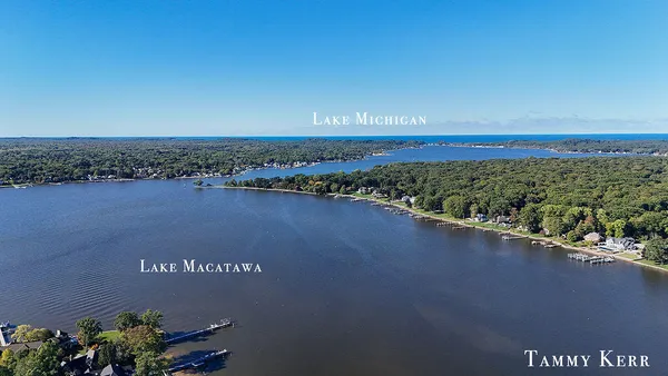 $929,000 | 197 Janes View Drive, Holland, MI 49424