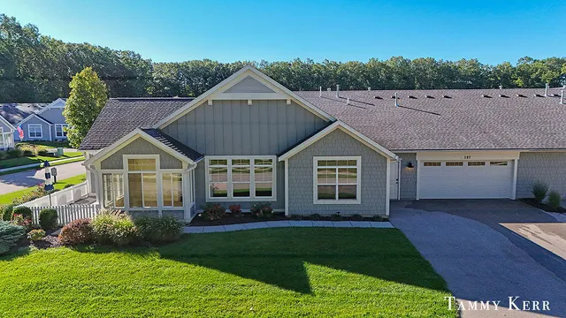 $929,000 | 197 Janes View Drive, Holland, MI 49424
