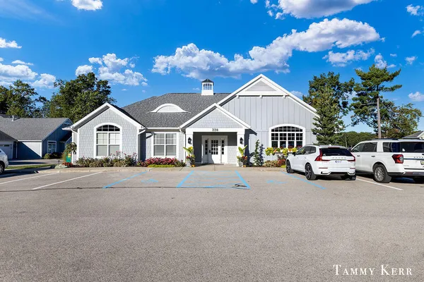 $929,000 | 197 Janes View Drive, Holland, MI 49424