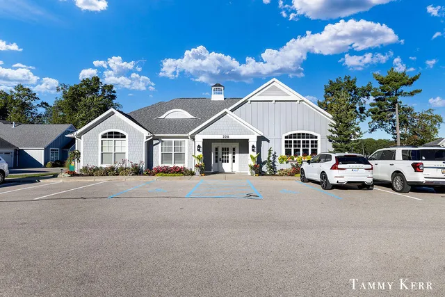 $929,000 | 197 Janes View Drive, Holland, MI 49424