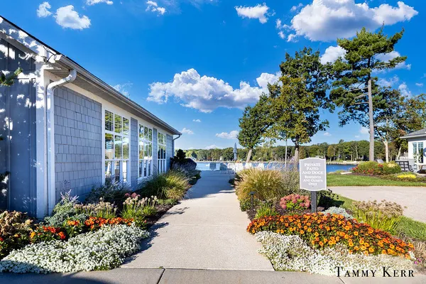 $929,000 | 197 Janes View Drive, Holland, MI 49424