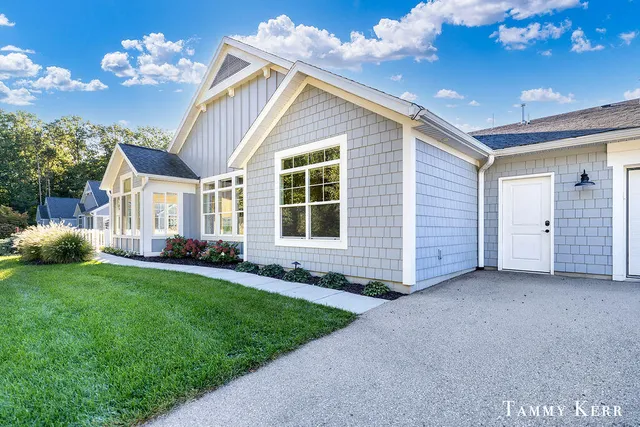 $929,000 | 197 Janes View Drive, Holland, MI 49424